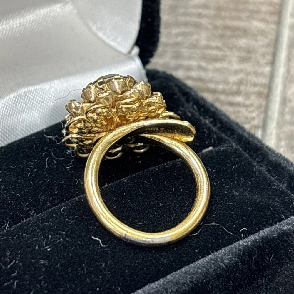 Vintage Sarah Coventry Burgundy Rhinestone Ring Gold Tone Size 3-4 W/ Box